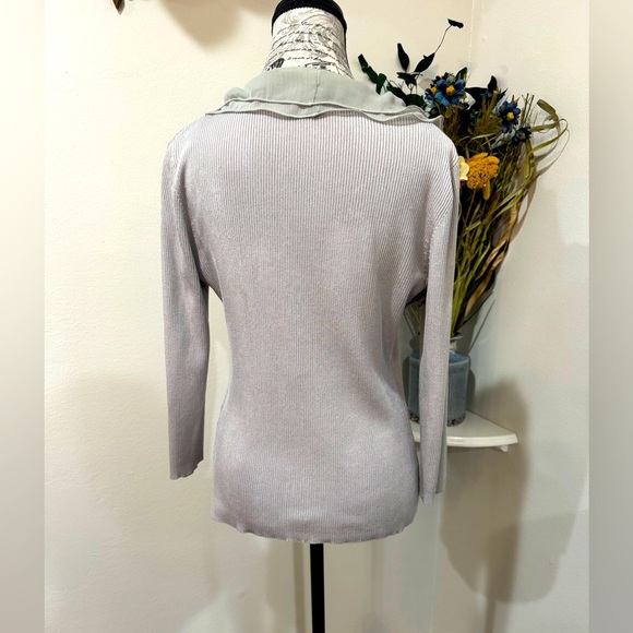 Adrienne Vittadini Studio Light Gray soft Ruffled Neckline luxury Blouse size Lg - Picture 4 of 9